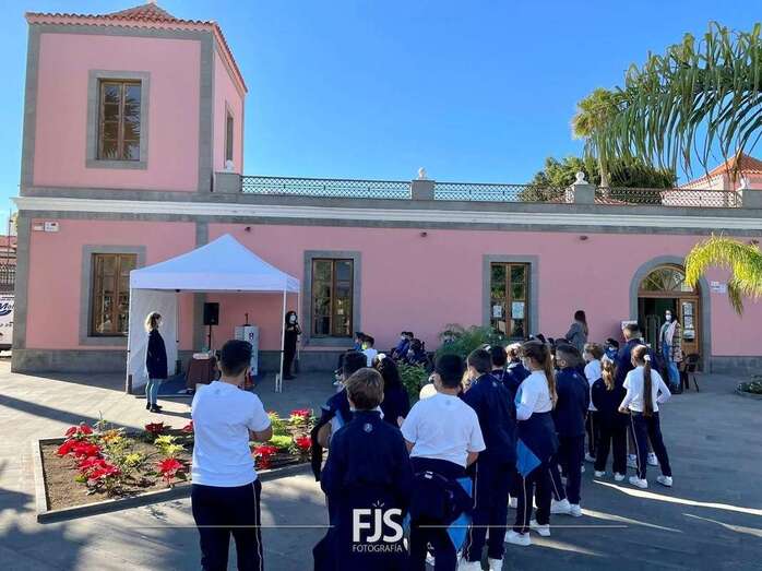 Actividad en la Biblioteca Pública de Arnao/Francisco Javier Santana.